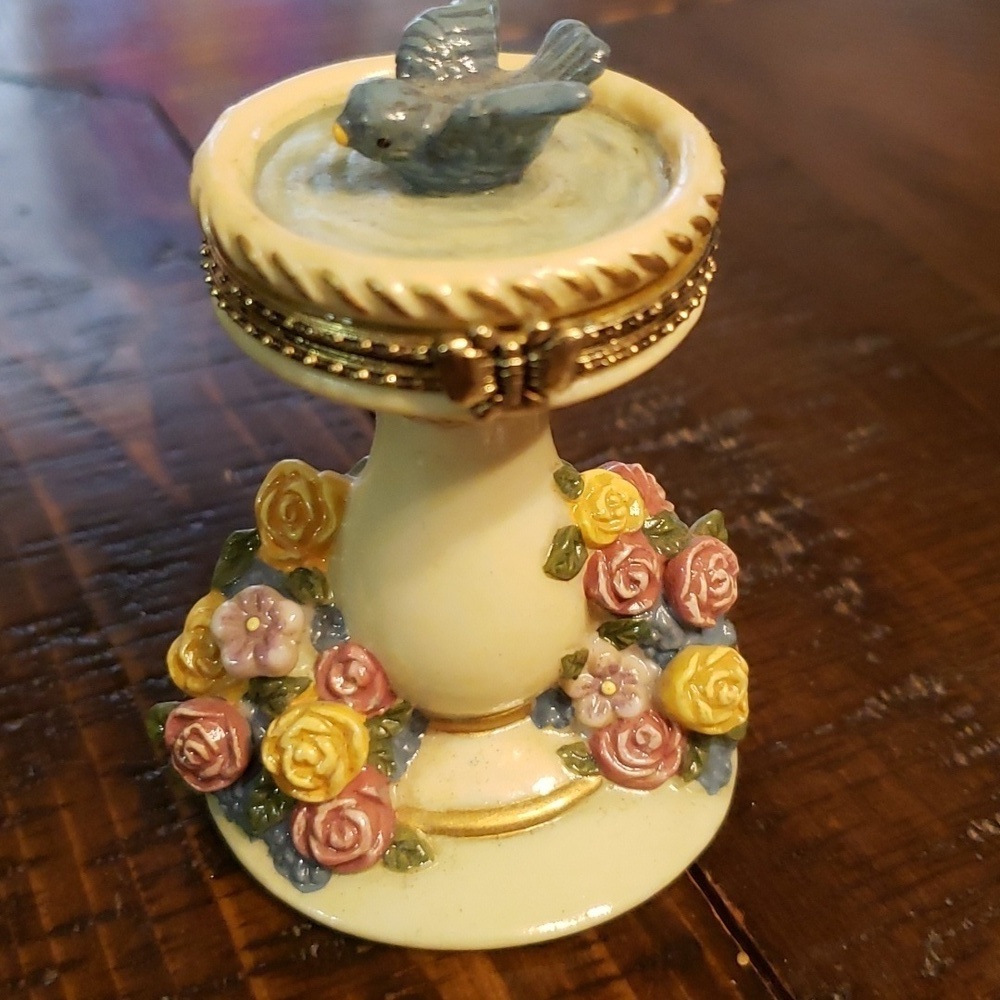 Bird bath fountain trinket box